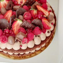 Afbeelding in Gallery-weergave laden, Chocoladetaart met vers fruit | hartormig of rond | vanaf 4/6 personen