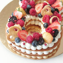 Afbeelding in Gallery-weergave laden, Cijfertaat vanille bosvruchten number cake