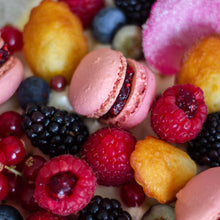 Afbeelding in Gallery-weergave laden, Vanilletaart met vers fruit | hartvormig of rond | vanaf 4/6 personen