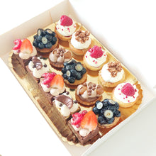 Afbeelding in Gallery-weergave laden, Luxe petit fours | Mix op serveerplateau | 15, 24 of 35 stuks