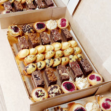 Afbeelding in Gallery-weergave laden, Mini cakejes | Mix op serveerplateau | 24 of 40 stuks