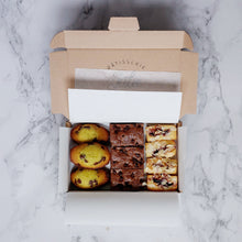 Afbeelding in Gallery-weergave laden, Madeleines, brownies & financiers per post | Kleine doos