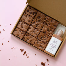 Afbeelding in Gallery-weergave laden, Brownies met gezouten karamelsaus per post