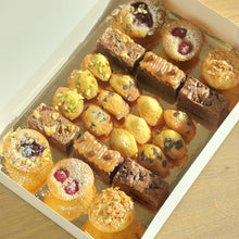 Afbeelding in Gallery-weergave laden, Mini cakejes | Mix op serveerplateau | 24 of 40 stuks
