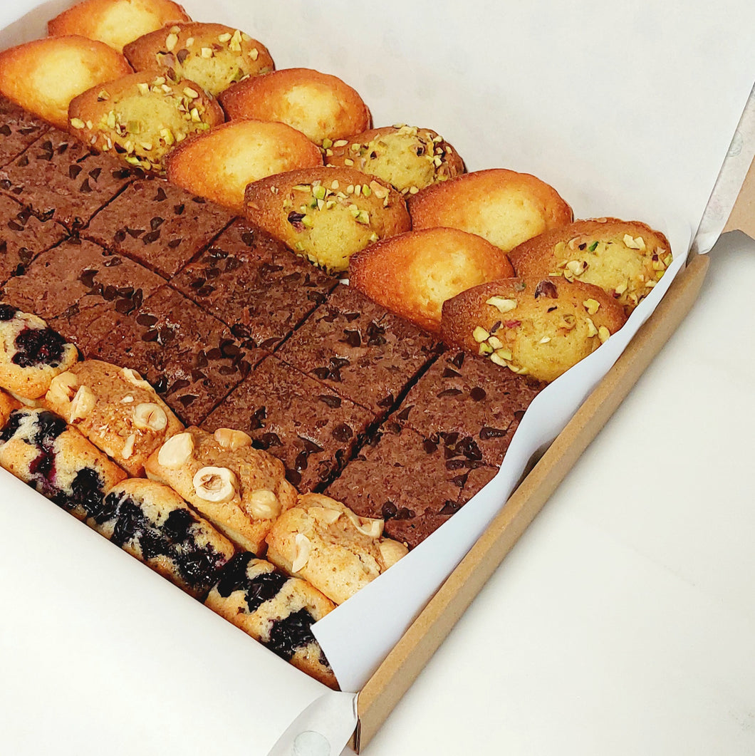 Madeleines, brownies & financiers per post | Grote doos