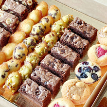 Afbeelding in Gallery-weergave laden, Mini cakejes | Mix op serveerplateau | 24 of 40 stuks
