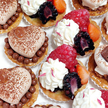 Afbeelding in Gallery-weergave laden, Mini tartelettes Valentijns surprise box | 9, 12 of 16 stuks
