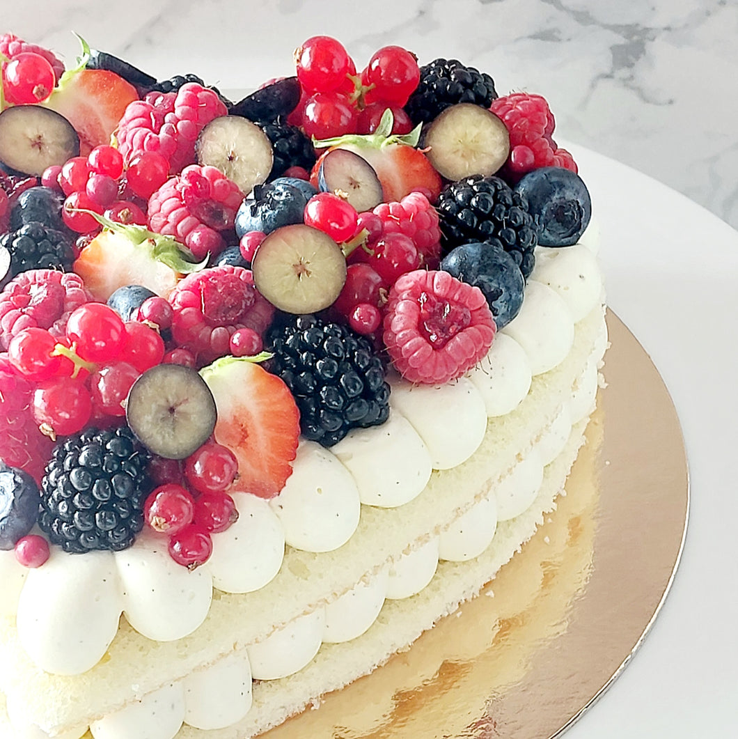 Vanilletaart met vers fruit | hartvormig of rond | vanaf 4/6 personen