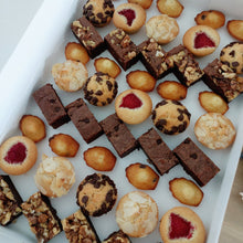 Afbeelding in Gallery-weergave laden, Mini cakejes mélange | Madeleines, brownies &amp; financiers
