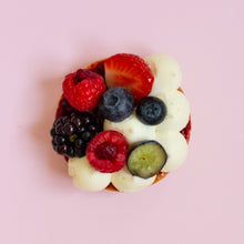 Afbeelding in Gallery-weergave laden, Tartelette vanille/pistache fruits rouges
